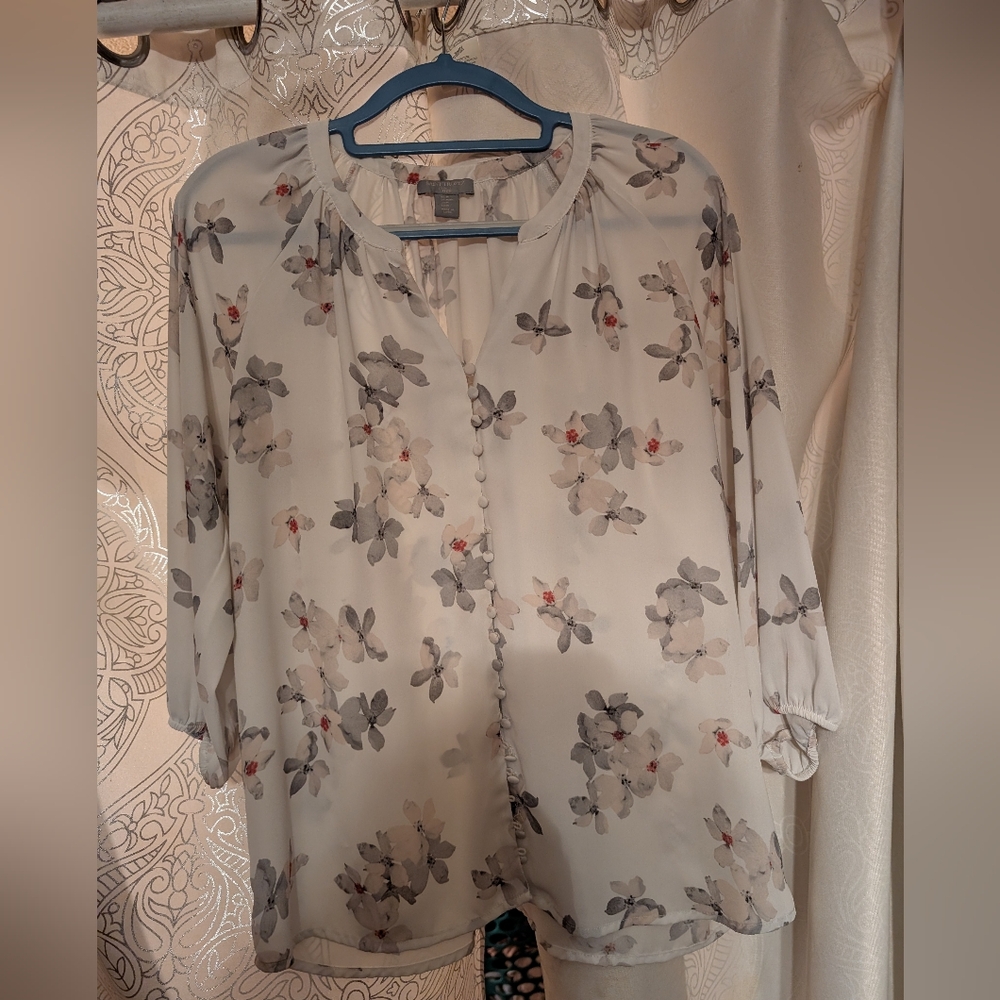 Saint Tropez West, size medium, like new condition, cream mix.